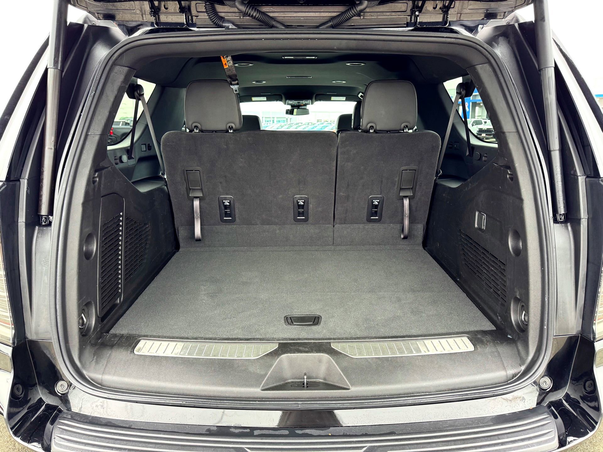 Used 2025 Chevrolet Suburban Z71 AWD/4WD image 9