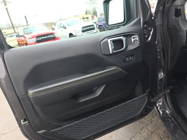 Used 2025 Jeep Wrangler Unlimited Sahara w/ Safety Group AWD/4WD image 15