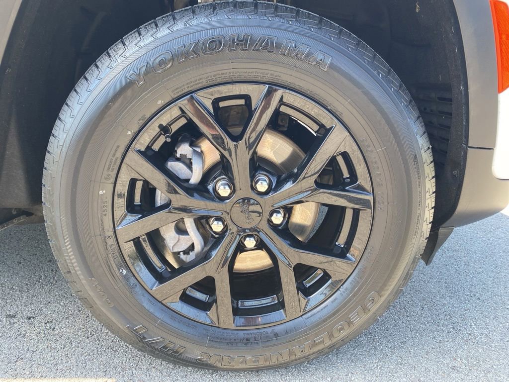Certified 2024 Jeep Grand Cherokee Altitude AWD/4WD image 9