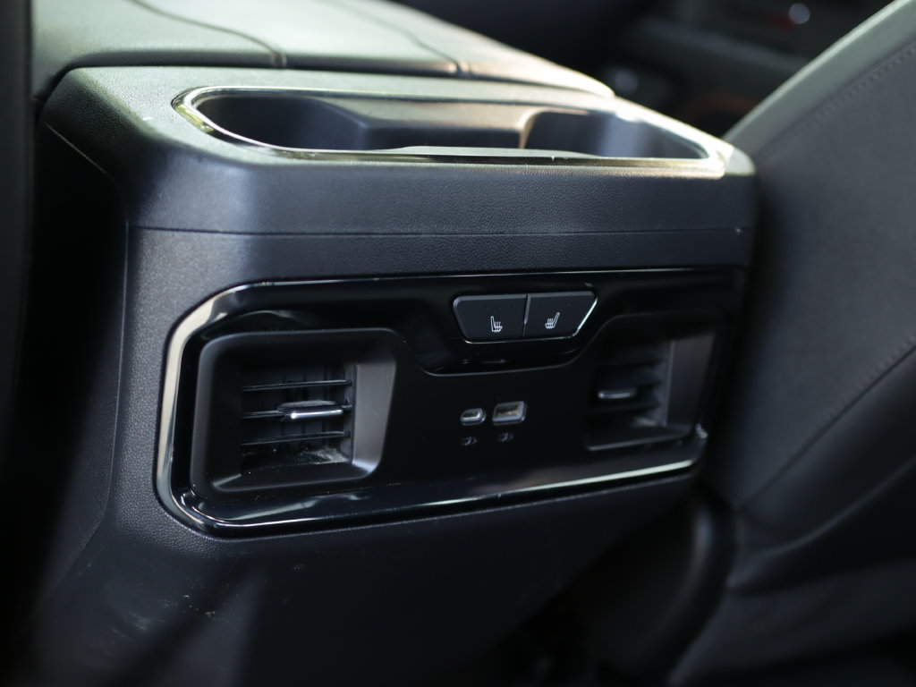 Used 2023 GMC Sierra 1500 AT4 w/ Technology Package AWD/4WD image 32
