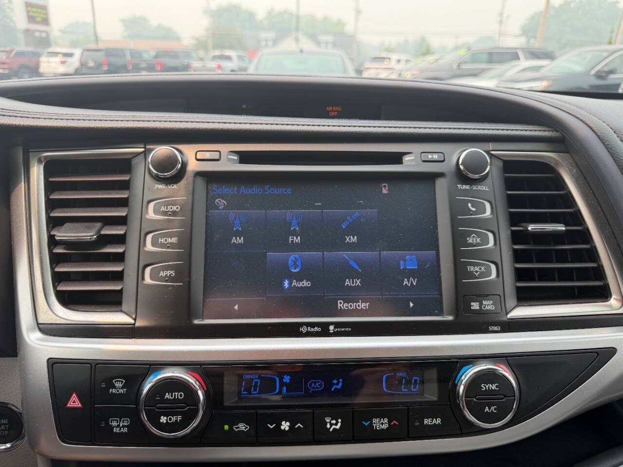 Used 2015 Toyota Highlander XLE AWD/4WD image 25