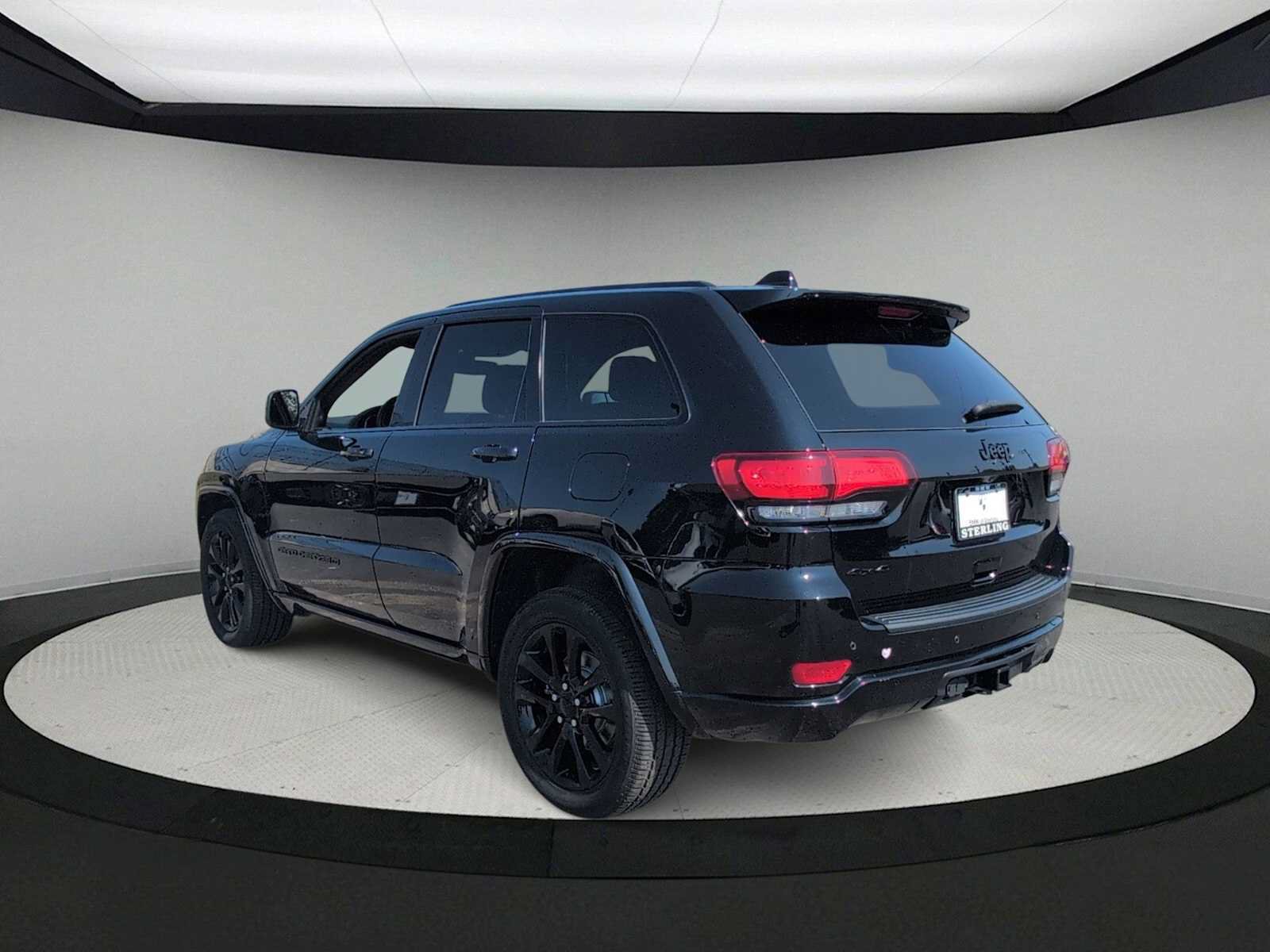 Used 2022 Jeep Grand Cherokee Laredo X AWD/4WD image 6