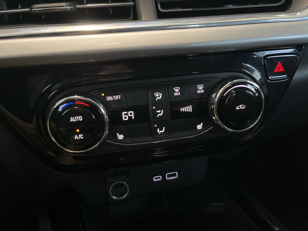 Used 2025 Chevrolet Trax LT w/ Driver Confidence Package FWD image 14