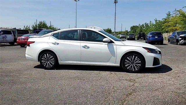 Used 2023 Nissan Altima 2.5 SV image 3