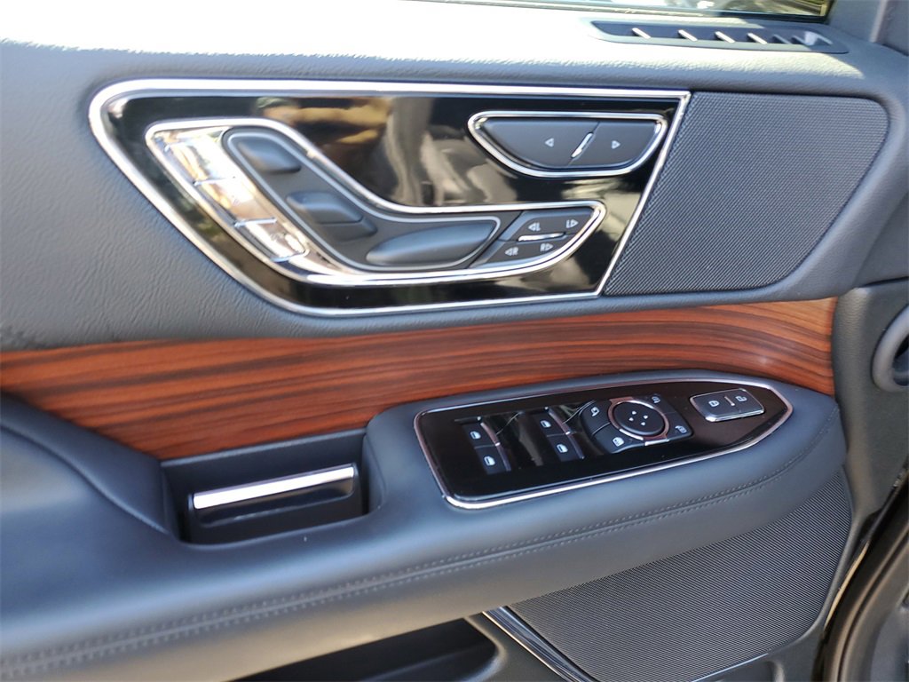 Certified 2024 Lincoln Navigator Reserve w/ Monochromatic Package image 18