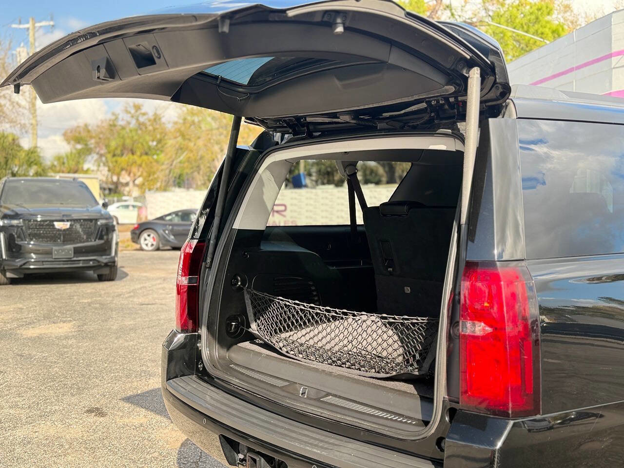 Used 2017 Chevrolet Suburban LT image 19