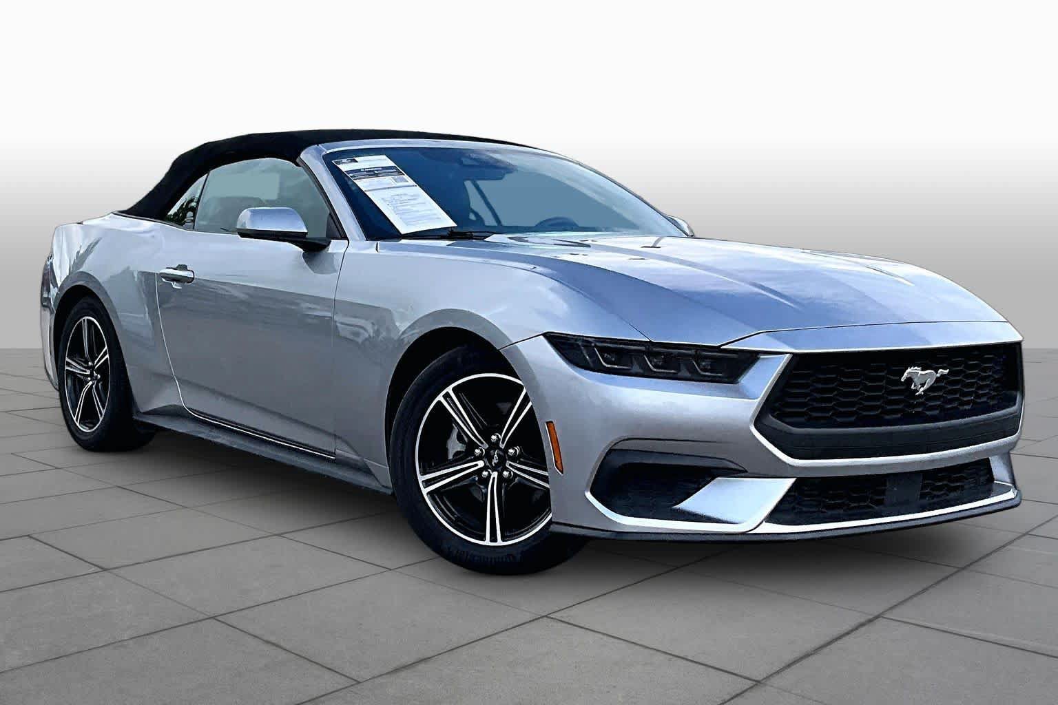 Used 2025 Ford Mustang Premium RWD image 3
