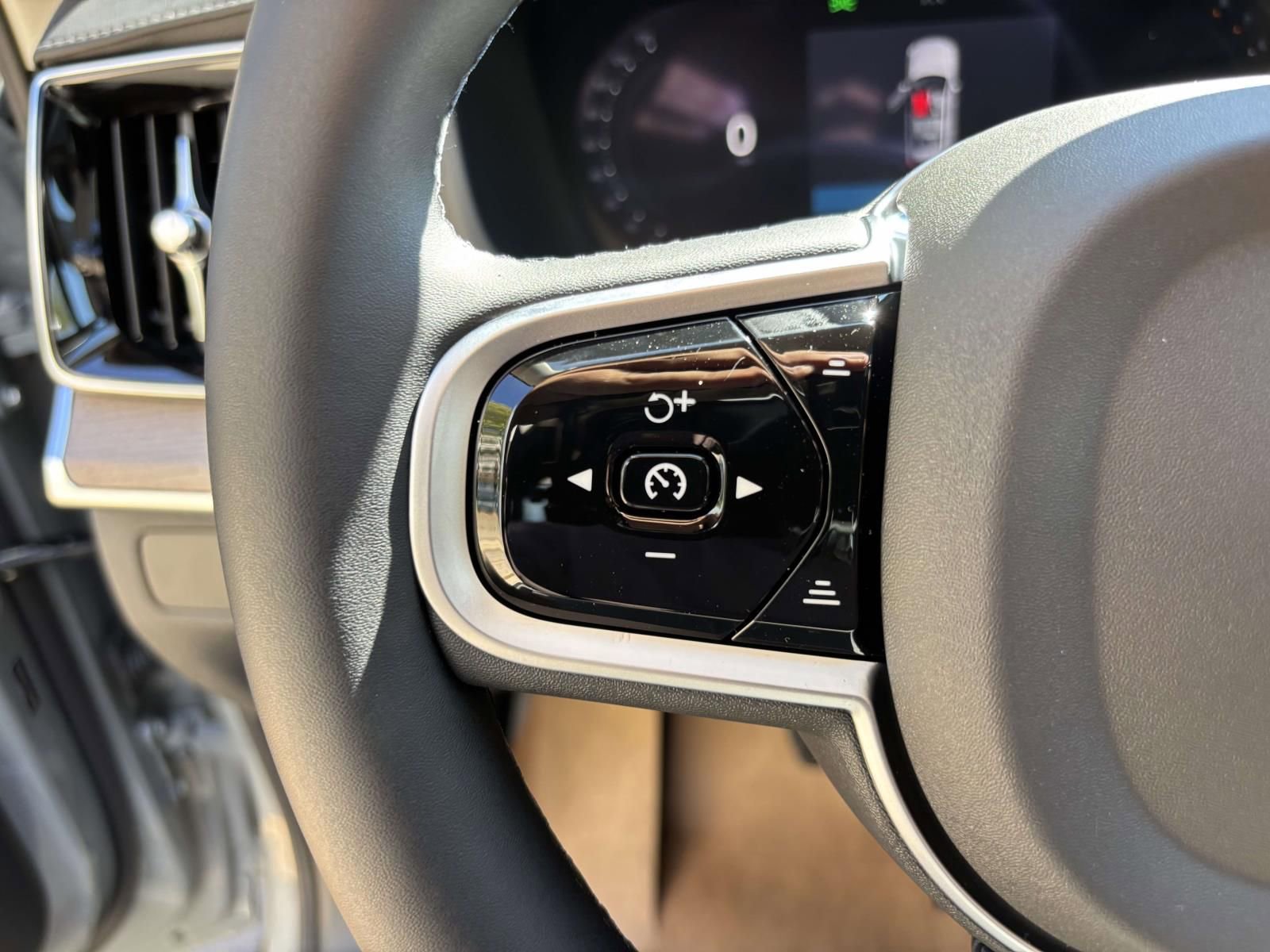 Used 2026 Volvo XC90 B6 Plus w/ Protection Package Premier AWD/4WD image 18