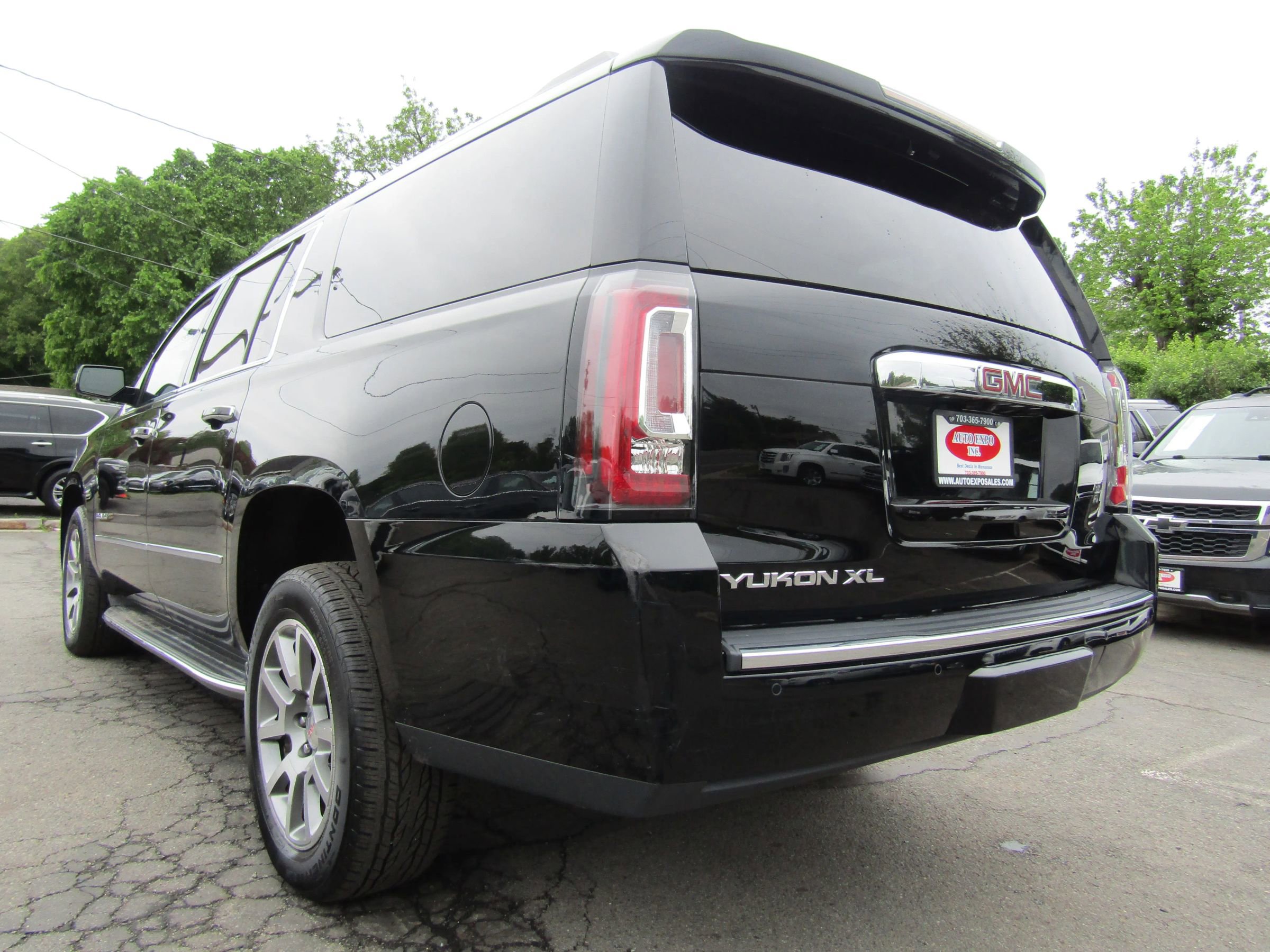 Used 2016 GMC Yukon XL Denali w/ Open Road Package AWD/4WD image 5