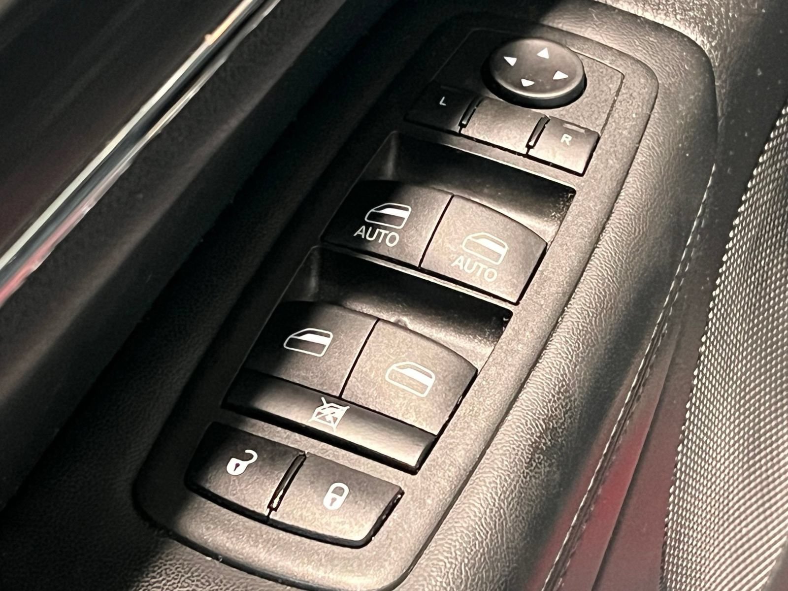 Used 2022 Jeep Grand Cherokee Limited AWD/4WD image 33