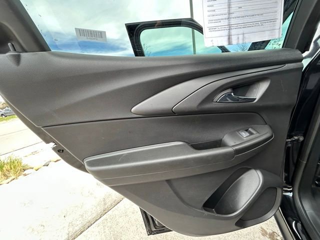 Used 2025 Chevrolet TrailBlazer LT AWD/4WD image 16