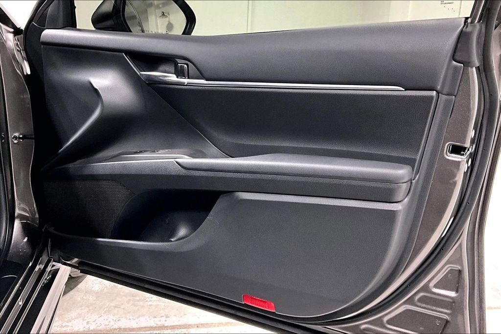 Used 2024 Toyota Camry SE image 22