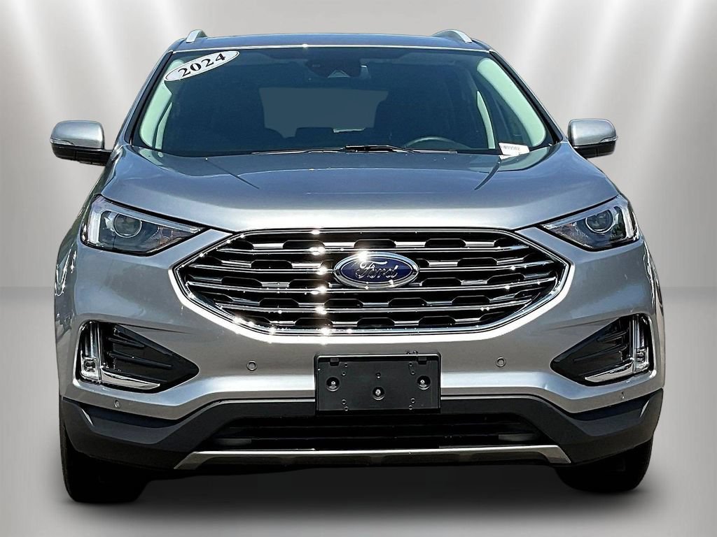 Used 2024 Ford Edge Titanium AWD/4WD image 2
