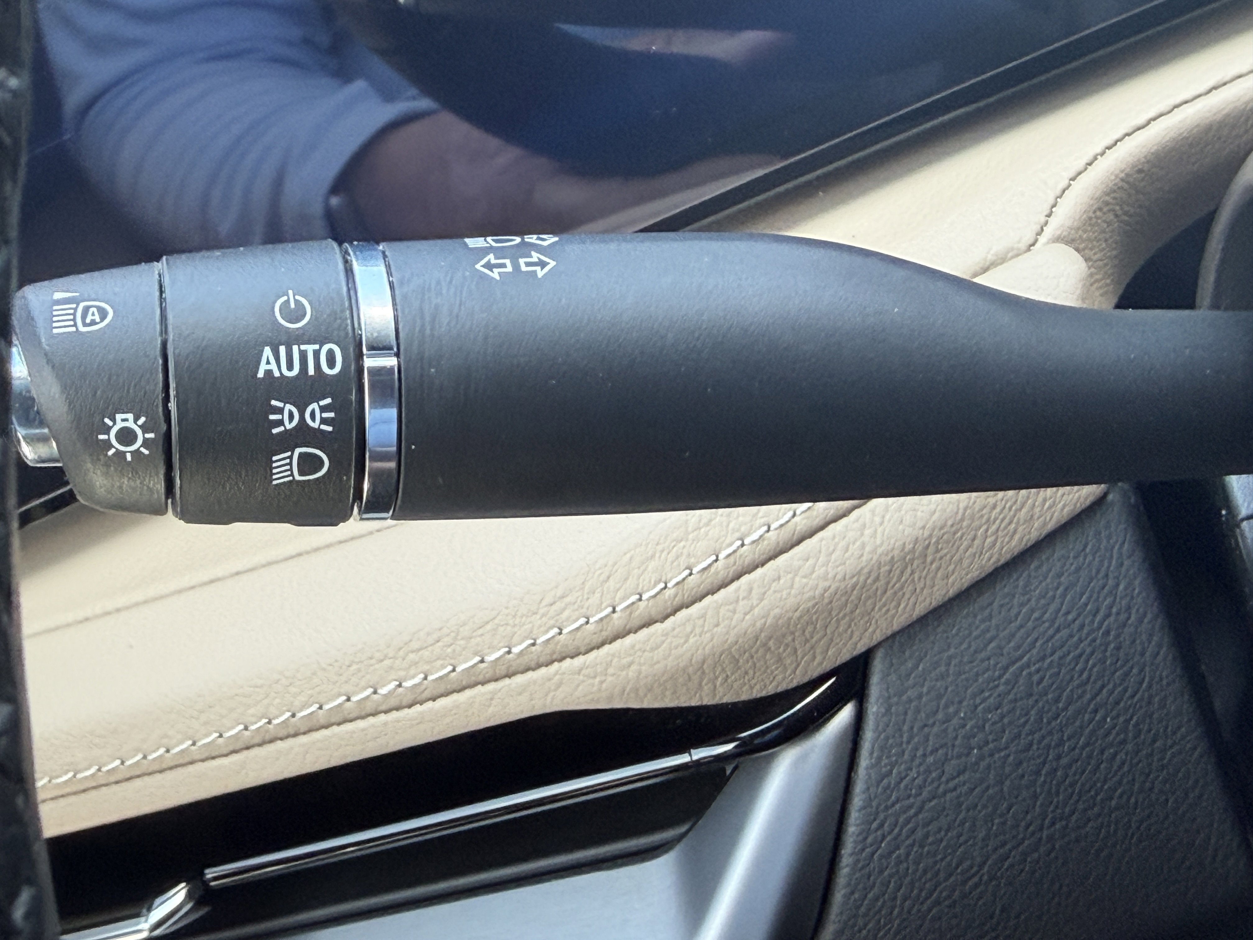 Used 2024 Cadillac XT4 Premium Luxury w/ Cold Weather Package FWD image 24