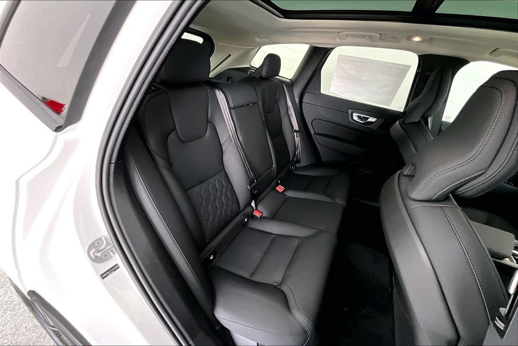 New 2026 Volvo XC60 B5 Core w/ Climate Package AWD/4WD image 8