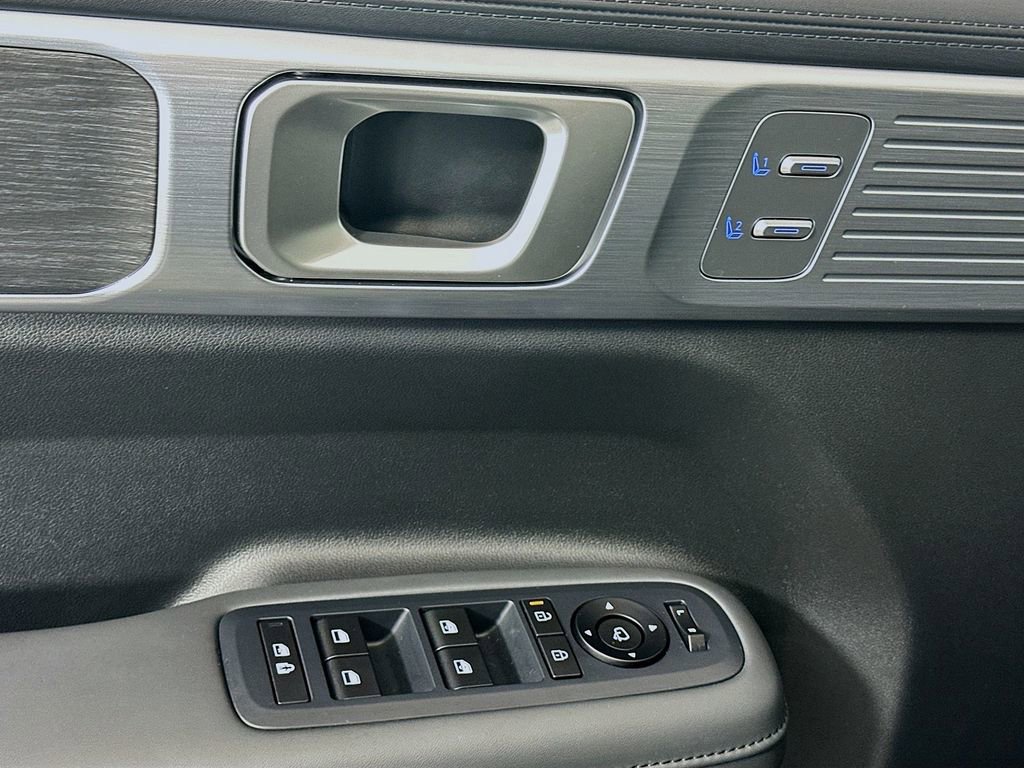 Certified 2026 Hyundai Santa Fe Limited image 18