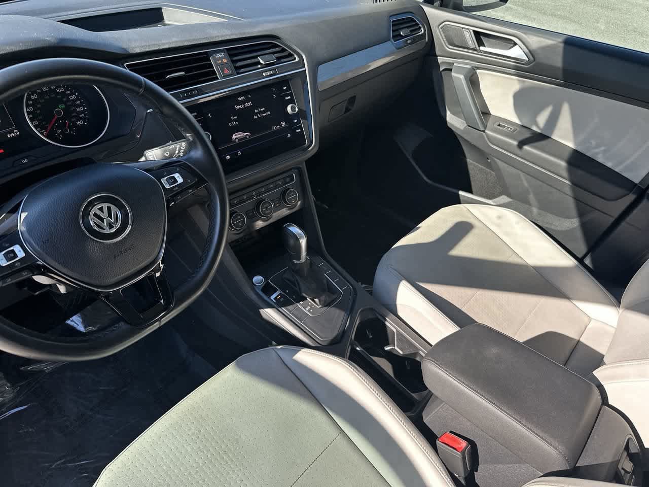 Used 2019 Volkswagen Tiguan SE w/ Panoramic Sunroof Package FWD image 23