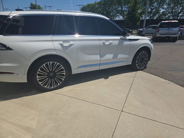 Certified 2025 Lincoln Aviator Black Label AWD/4WD image 15