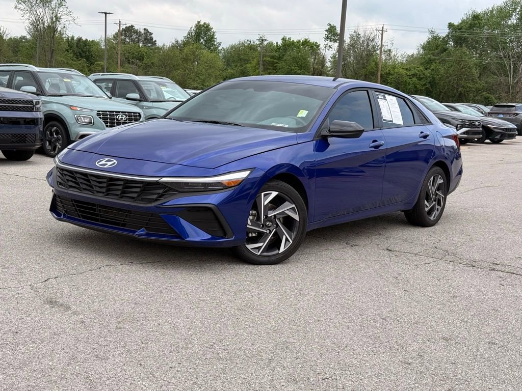 Used 2025 Hyundai Elantra Sport image 3