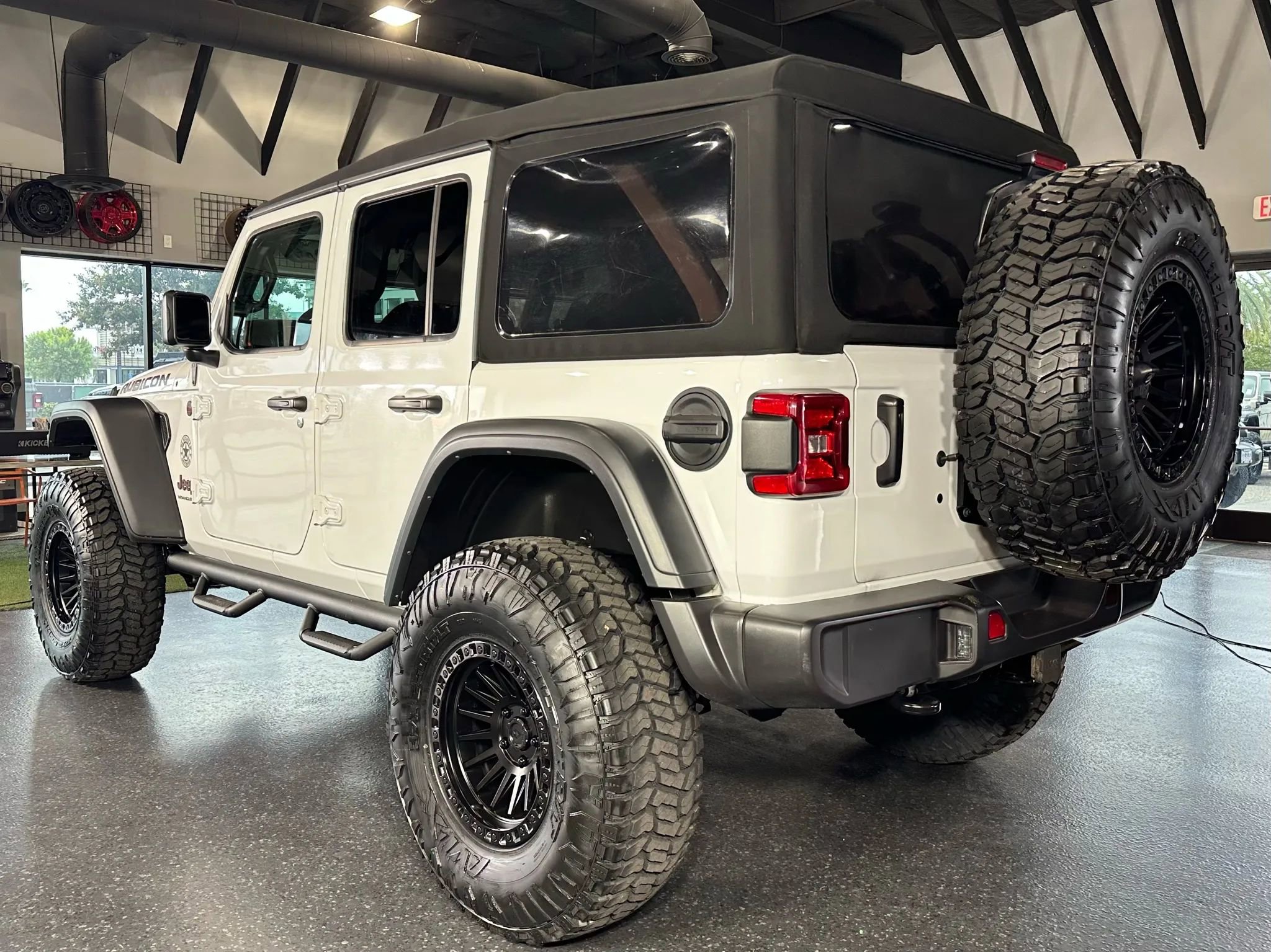 Used 2024 Jeep Wrangler Unlimited Rubicon w/ Convenience Group image 9