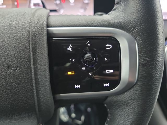 Used 2025 Nissan Armada SL image 36