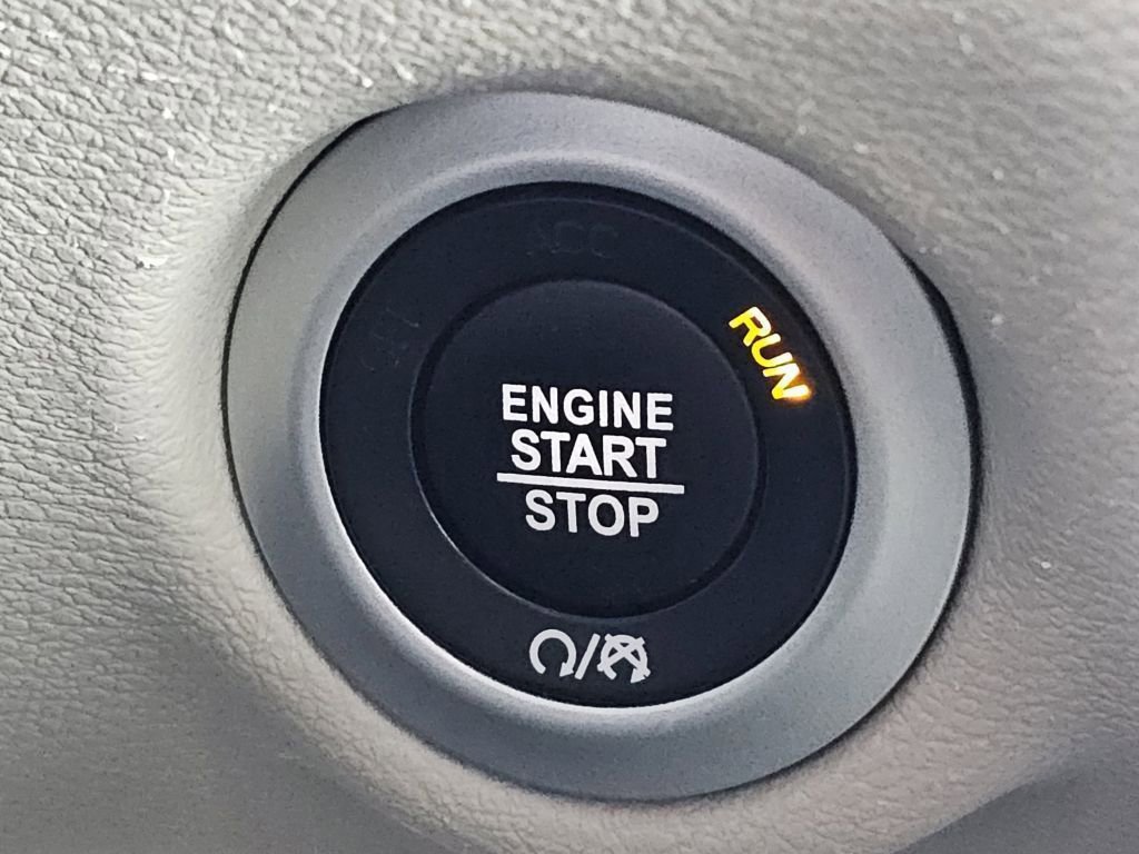 Used 2023 Chrysler Pacifica Touring-L image 16