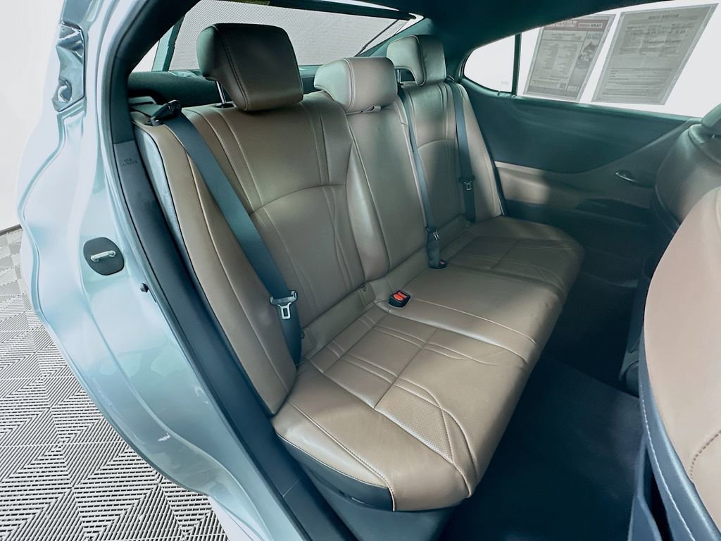 Used 2023 Lexus ES 300h w/ Accessory Package (Z1) FWD image 36