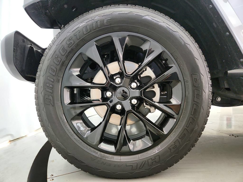 Used 2021 Jeep Wrangler Unlimited Sahara w/ Cold Weather Group AWD/4WD image 33