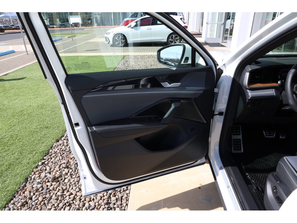 New 2026 Volkswagen Tiguan SEL R-Line image 11