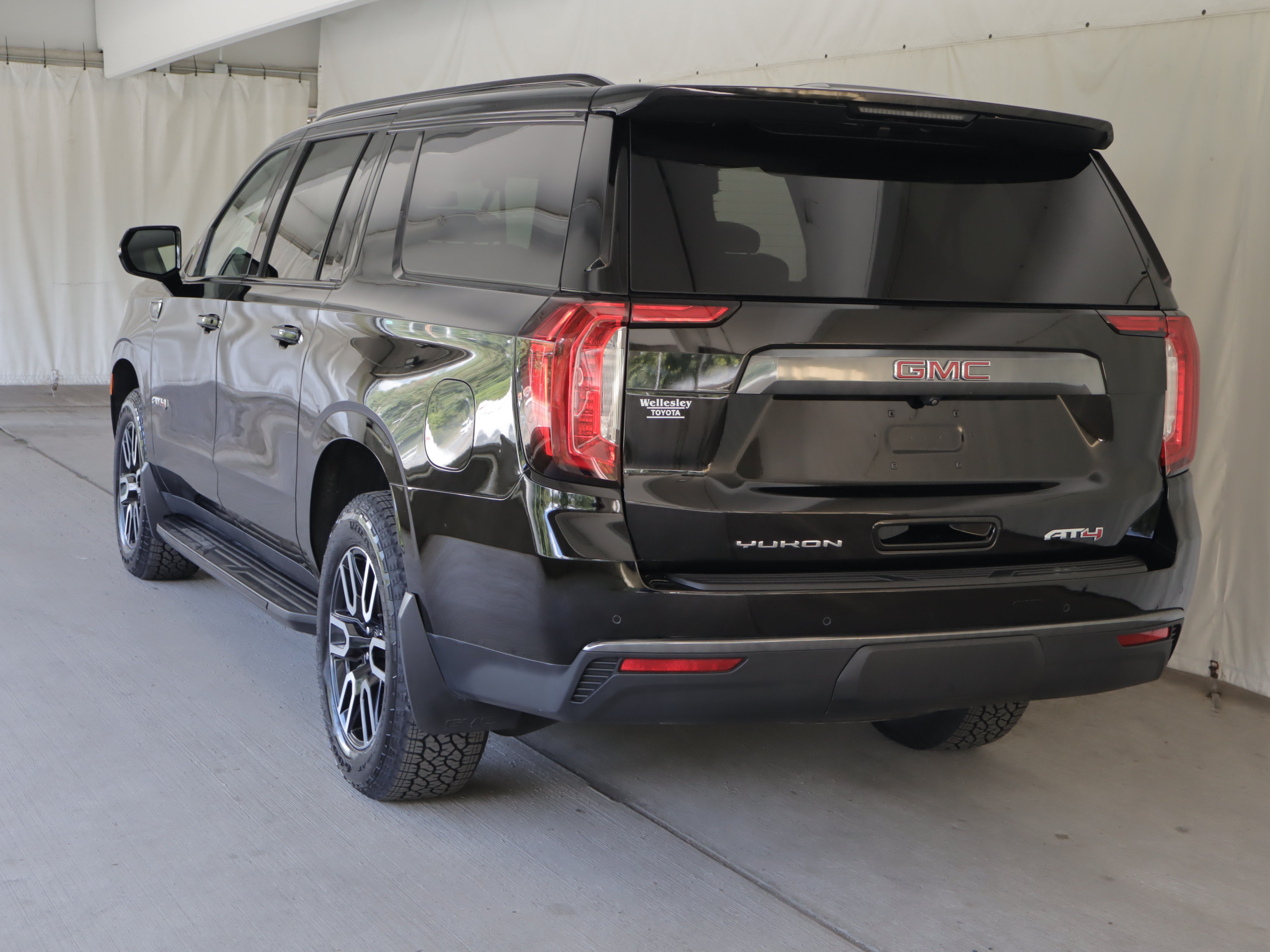 Used 2023 GMC Yukon XL AT4 AWD/4WD image 28