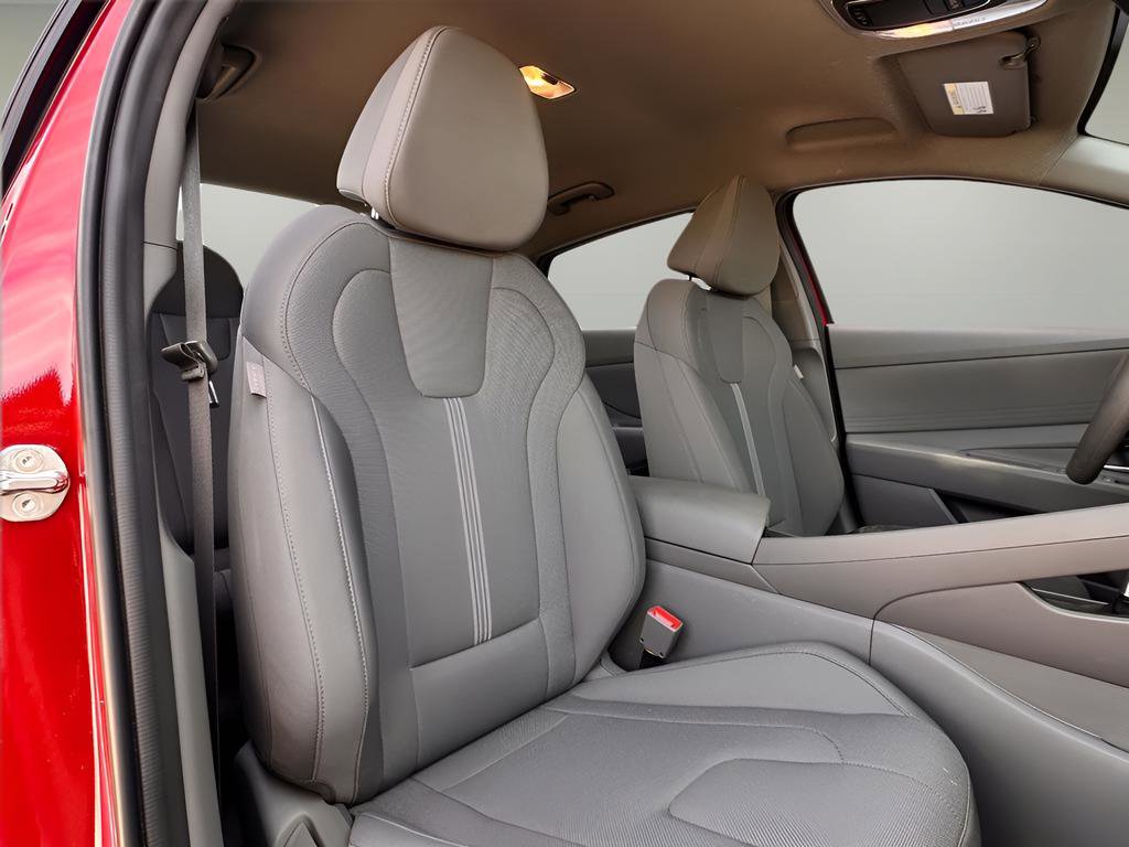 Used 2024 Hyundai Elantra SE FWD image 23