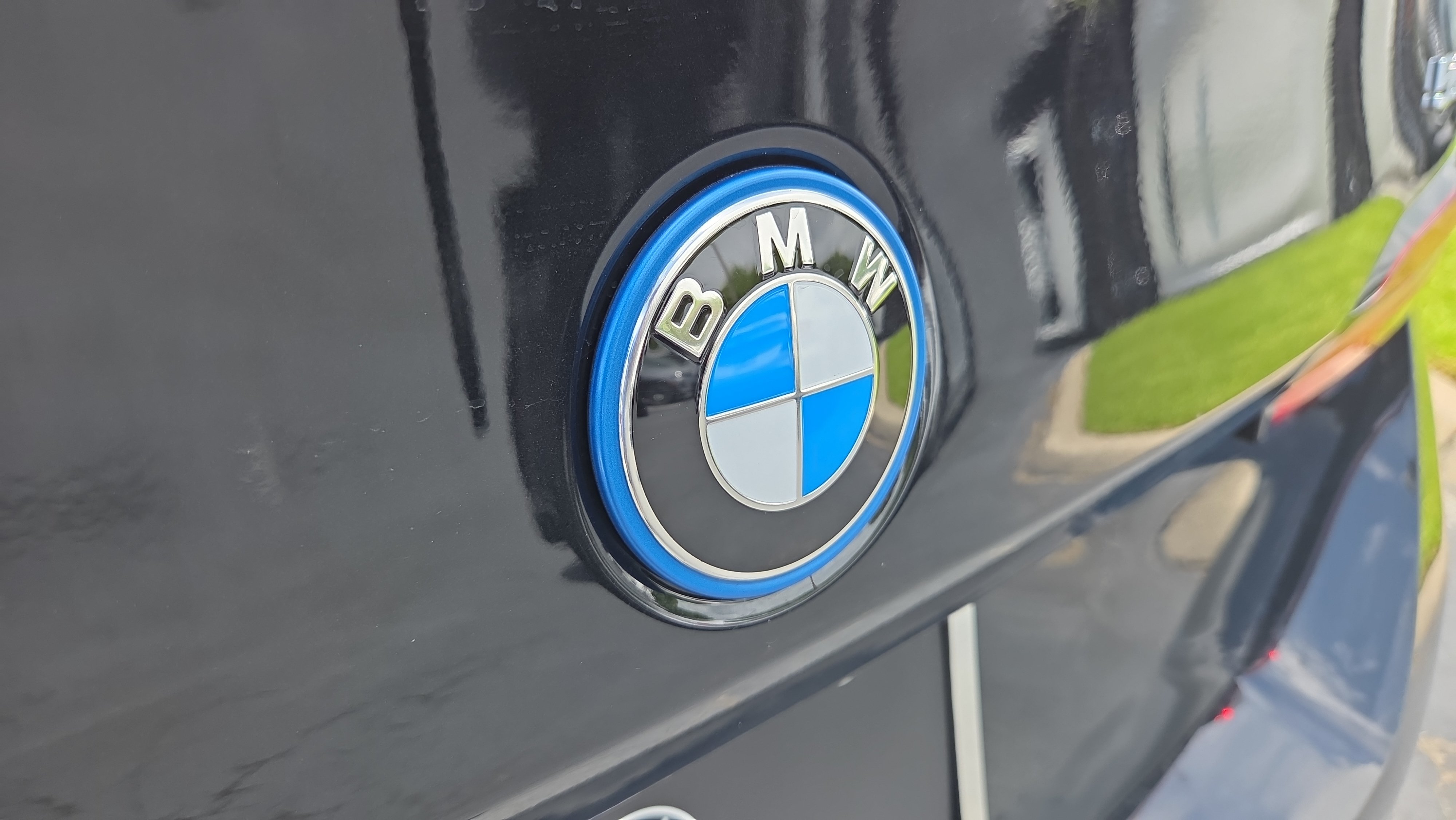 Used 2025 BMW 550e xDrive w/ Premium Package AWD/4WD image 37