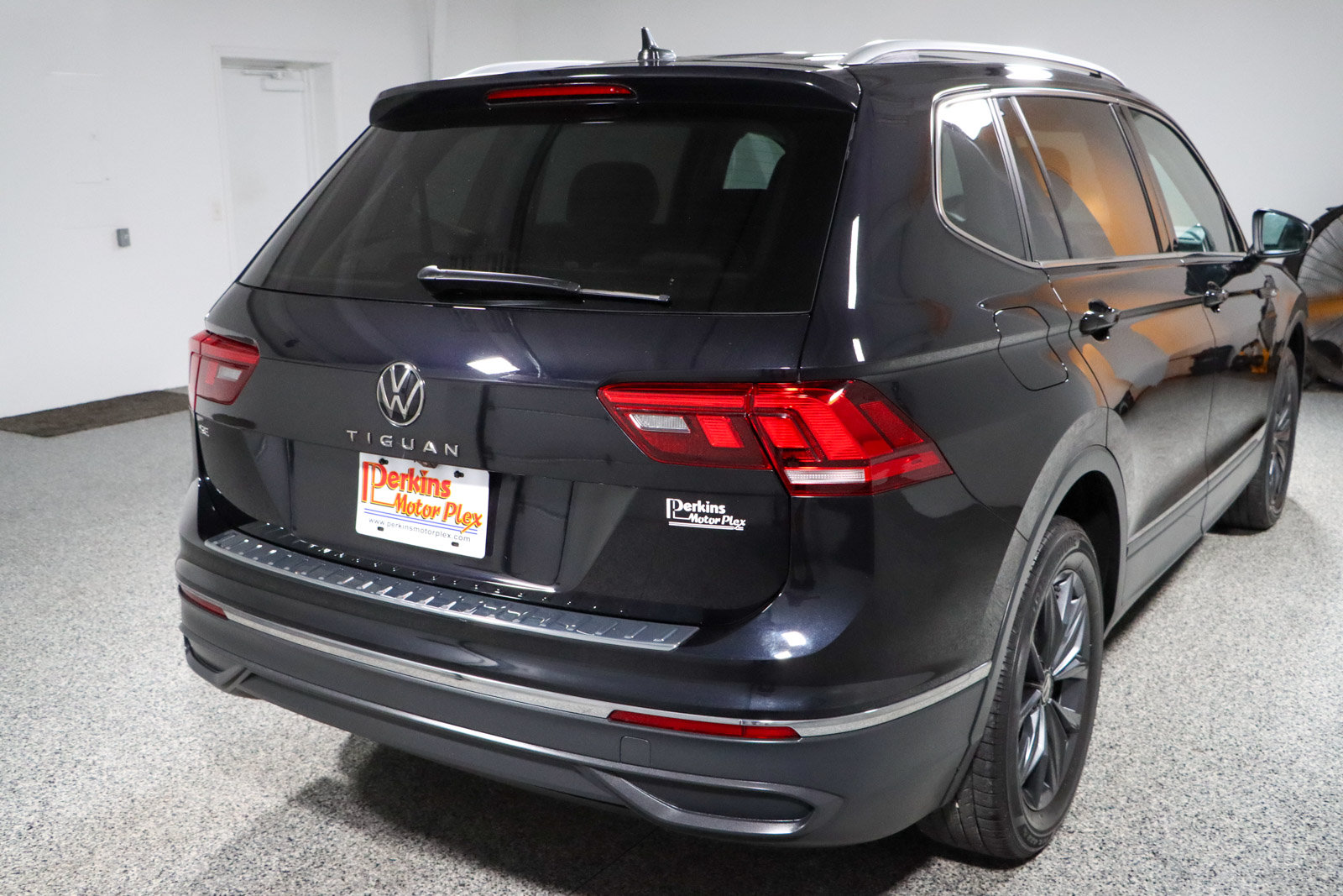 Used 2023 Volkswagen Tiguan SE FWD image 7