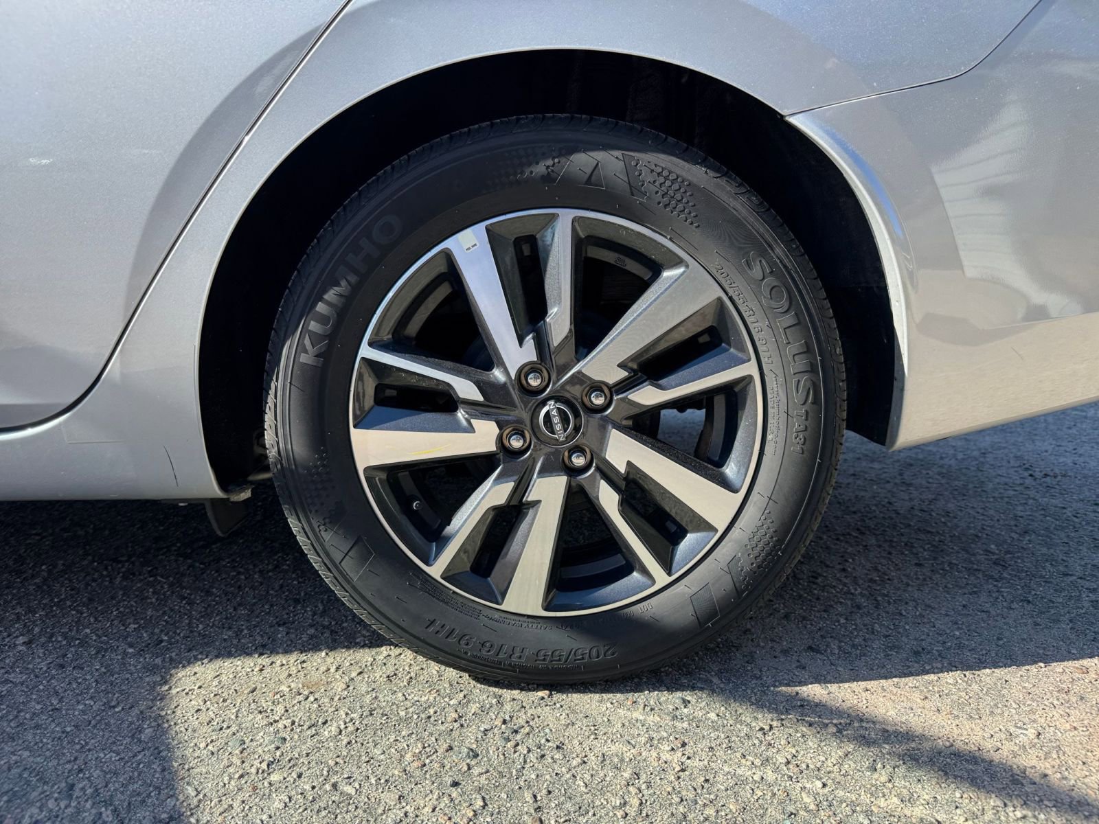 Used 2025 Nissan Versa SV image 25