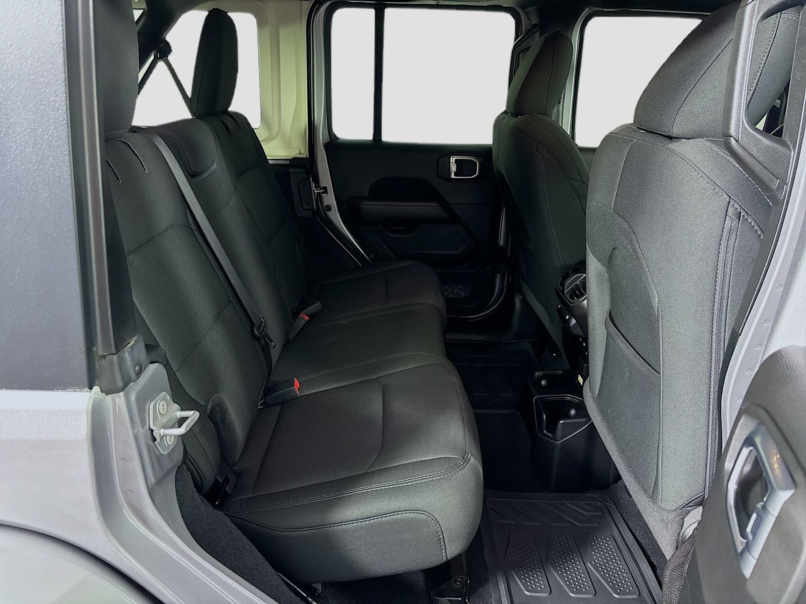 Used 2020 Jeep Wrangler Unlimited Sahara AWD/4WD image 25