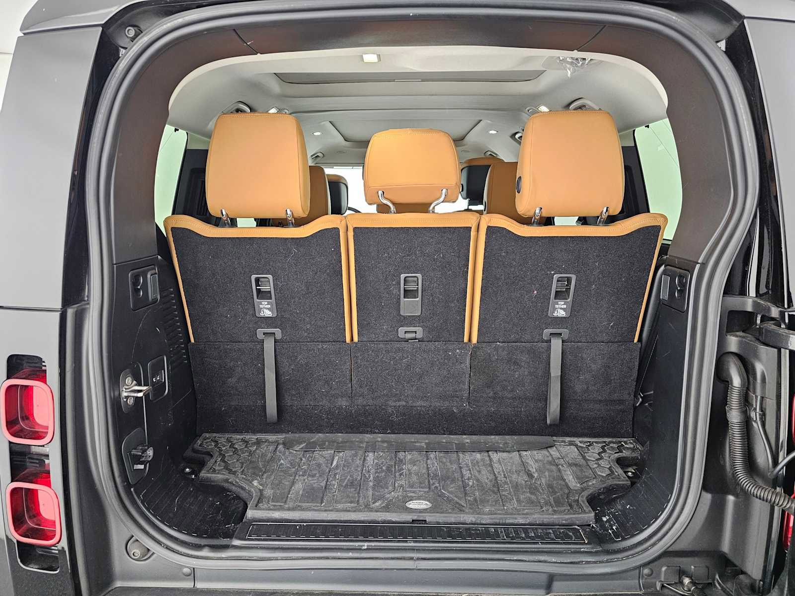 Used 2023 Land Rover Defender 130 First Edition image 16