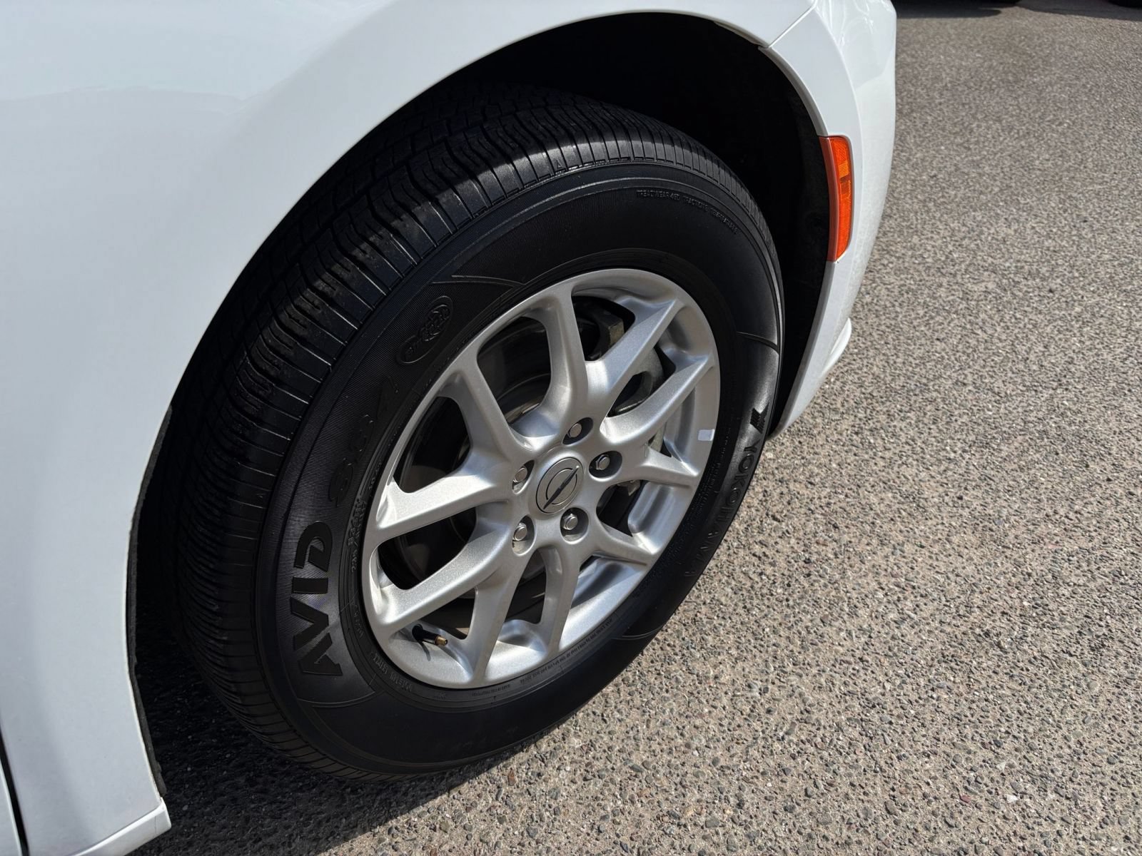 Used 2024 Chrysler Pacifica Touring-L FWD image 32