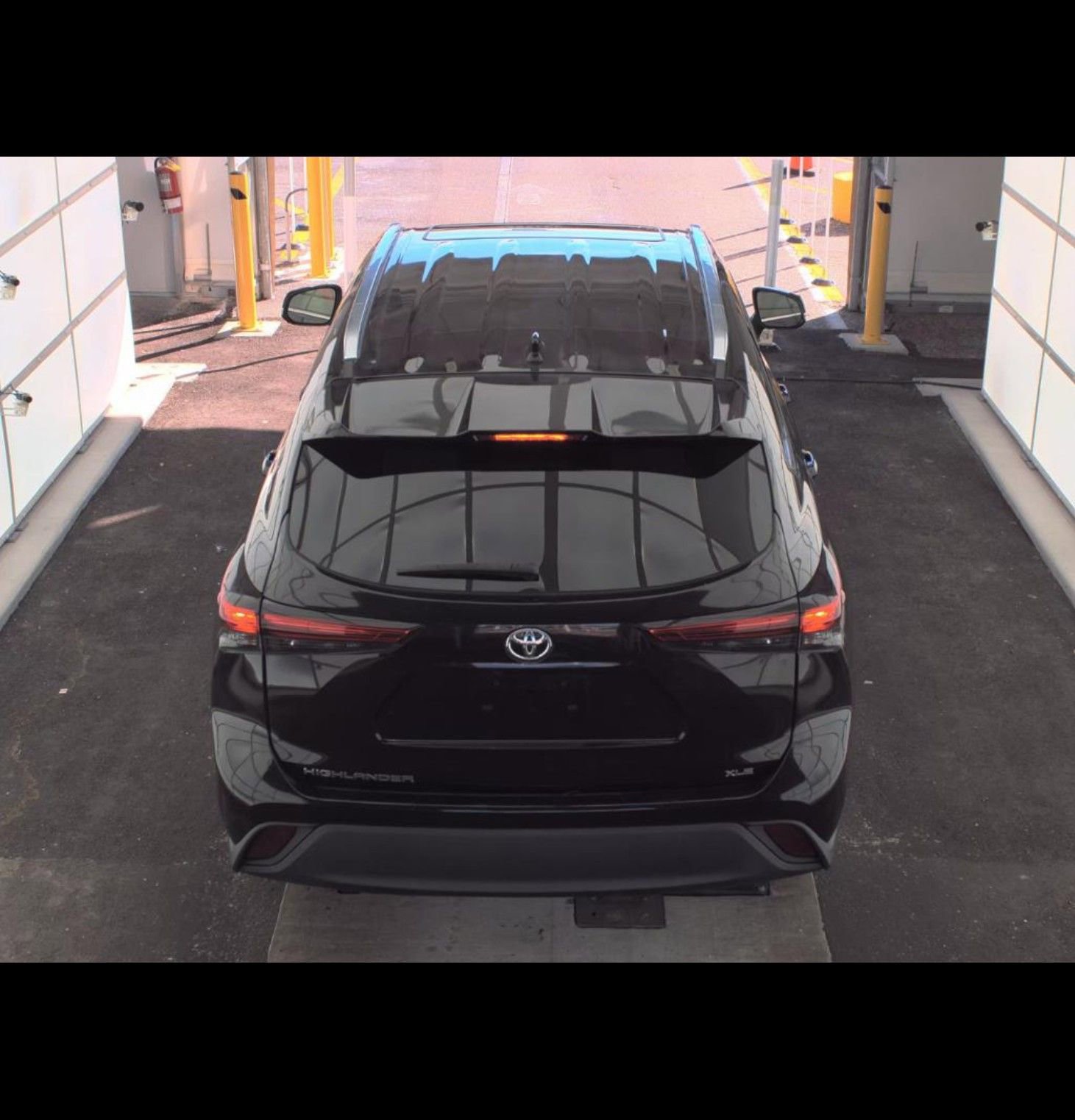 Used 2021 Toyota Highlander XLE image 17