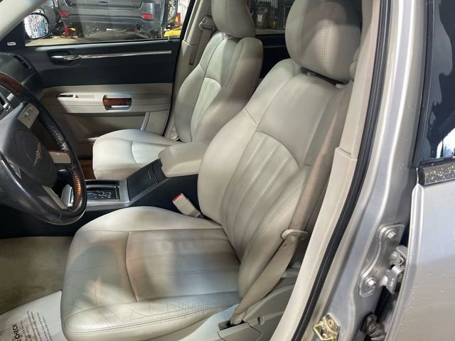 Used 2005 Chrysler 300 C w/ Protection Group II RWD image 11