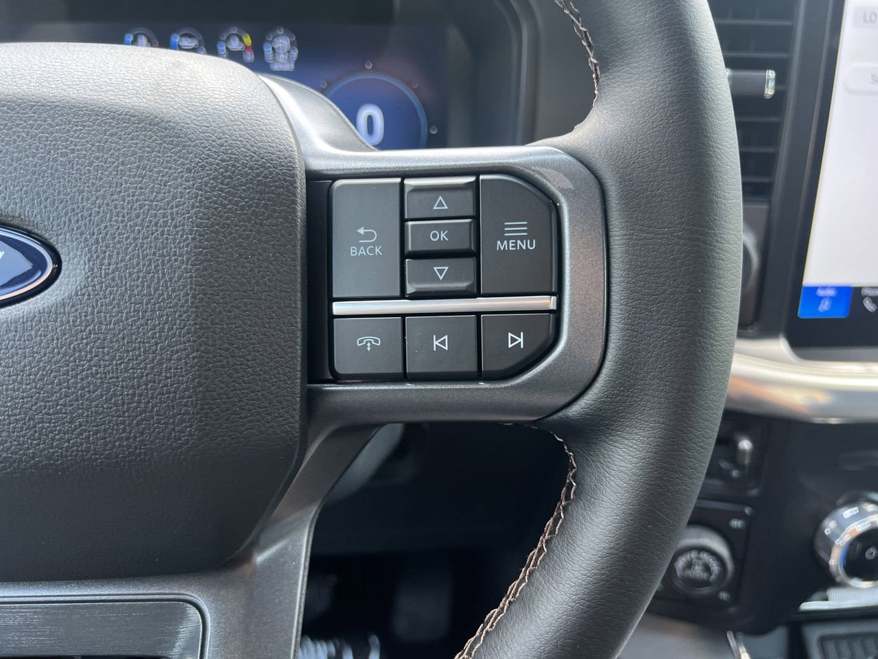 New 2025 Ford F150 Lariat w/ Equipment Group 502A High image 15