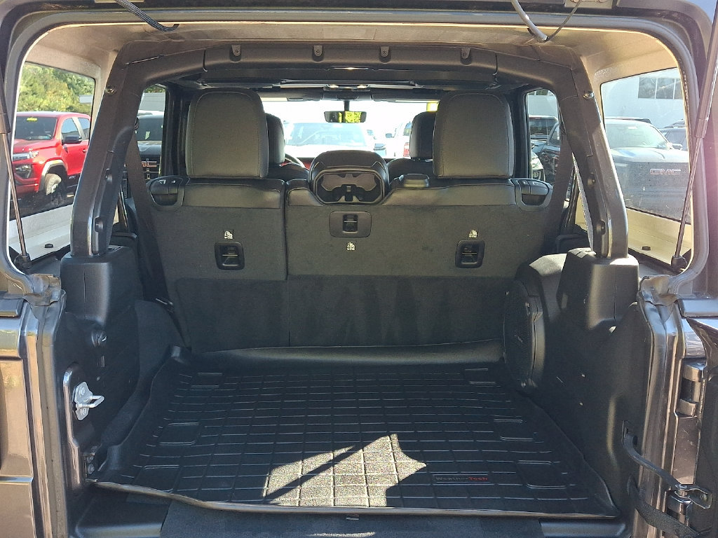 Used 2021 Jeep Wrangler Unlimited Rubicon w/ Dual Top Group AWD/4WD image 28