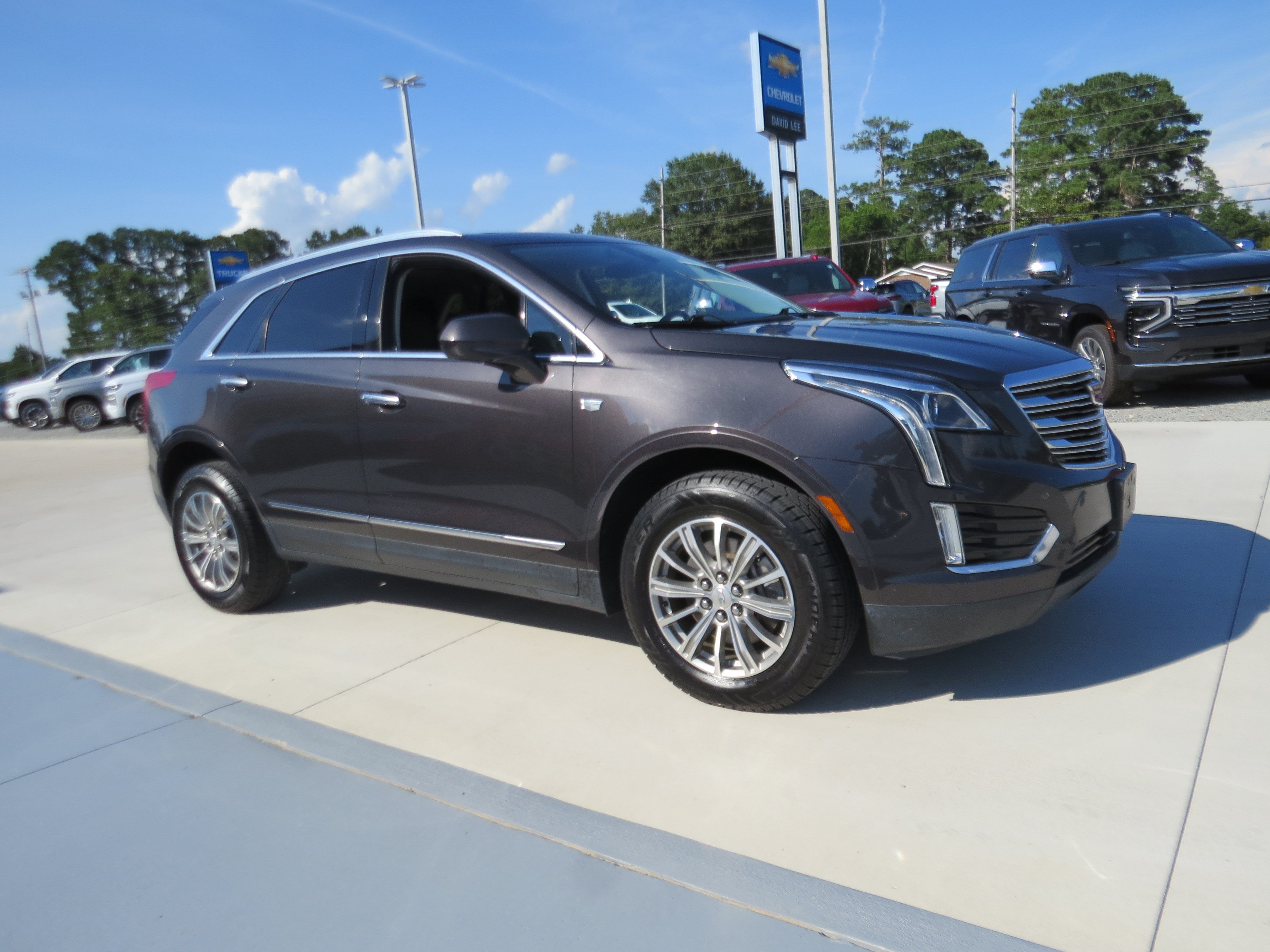 Certified 2017 Cadillac XT5 Luxury w/ Driver Awareness Package FWD image 6
