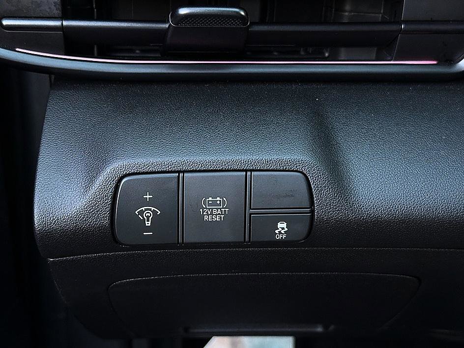 Certified 2025 Hyundai Elantra SEL image 16