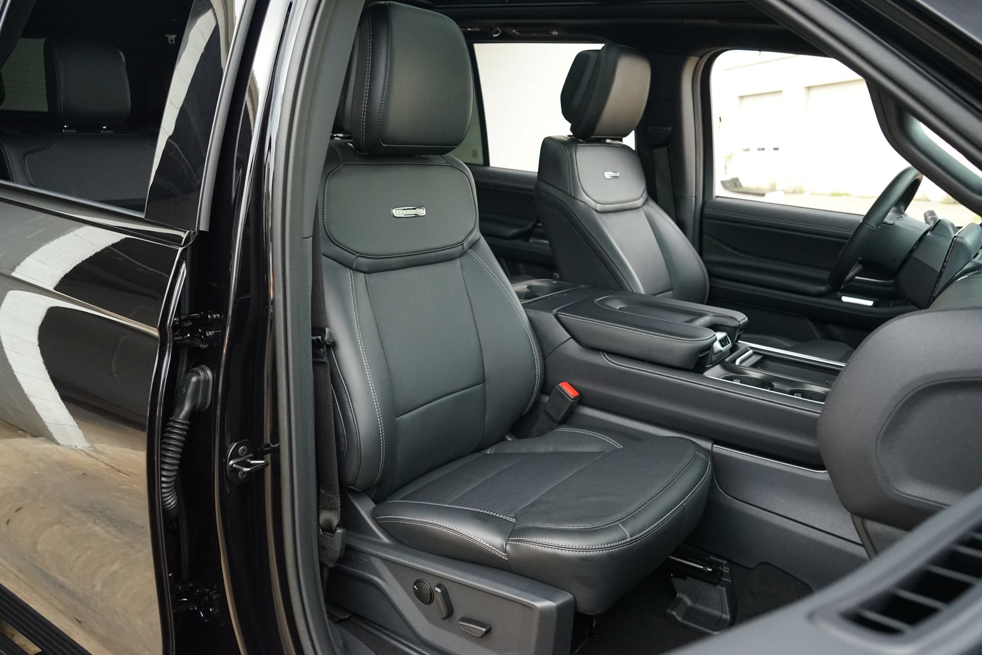 Used 2026 Ford Expedition Max Platinum w/ Stealth Performance Package AWD/4WD image 12