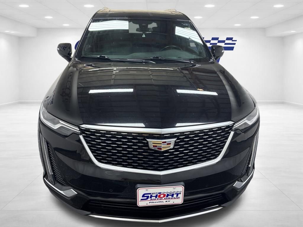 Used 2023 Cadillac XT6 Premium Luxury AWD/4WD image 2
