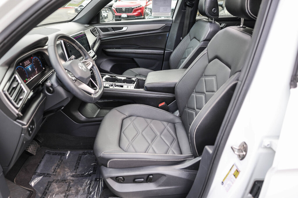 Used 2024 Volkswagen Atlas Cross Sport SE FWD image 9