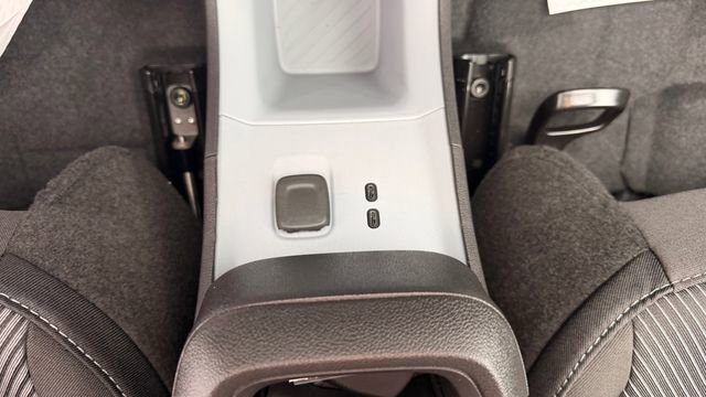 New 2027 Chevrolet Bolt LT w/ Comfort Package FWD image 32
