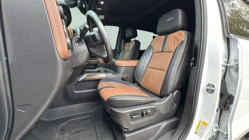 Used 2021 Chevrolet Silverado 1500 High Country w/ Technology Package image 5