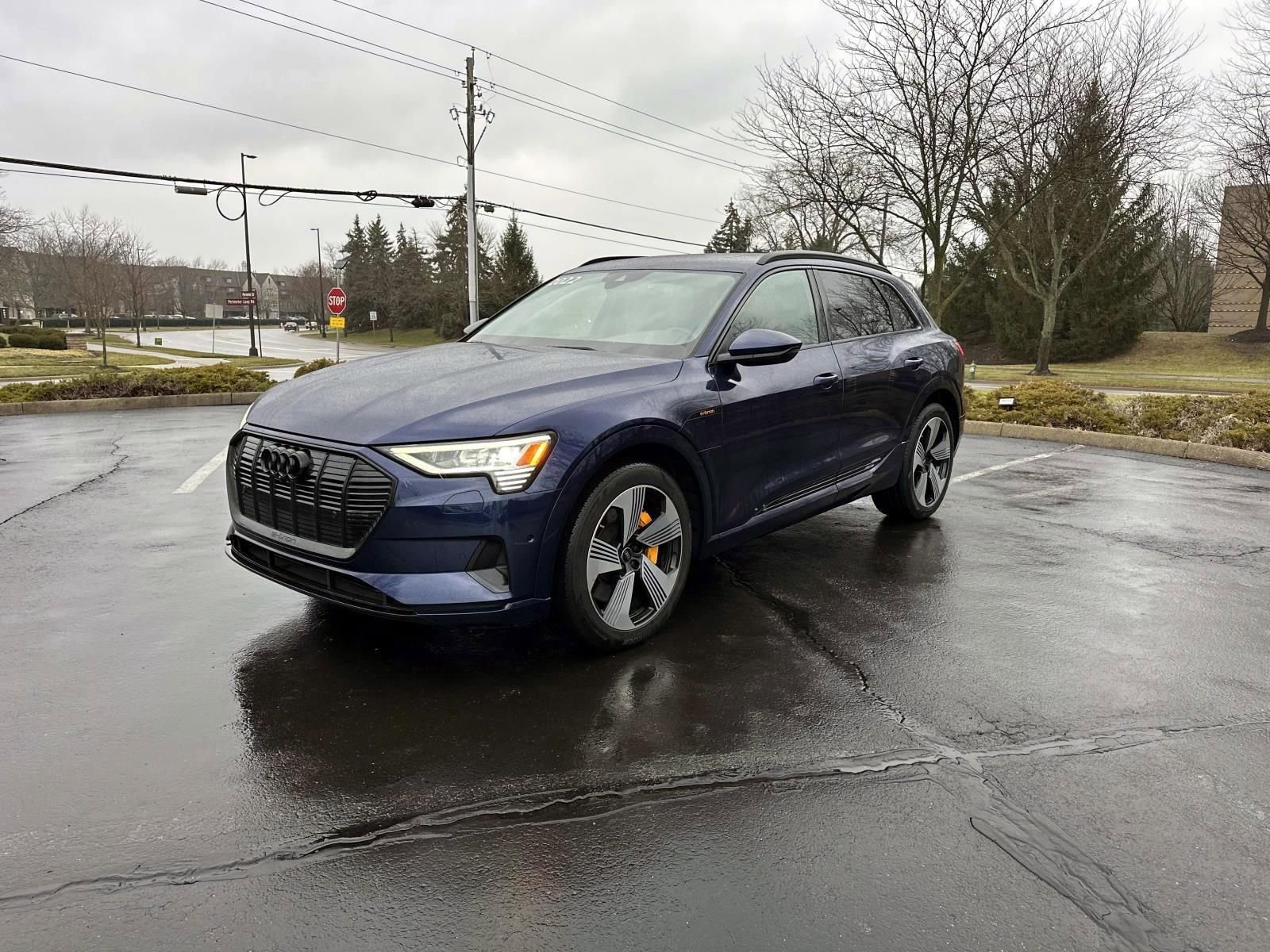 Used 2022 Audi e-tron Premium Plus image 3