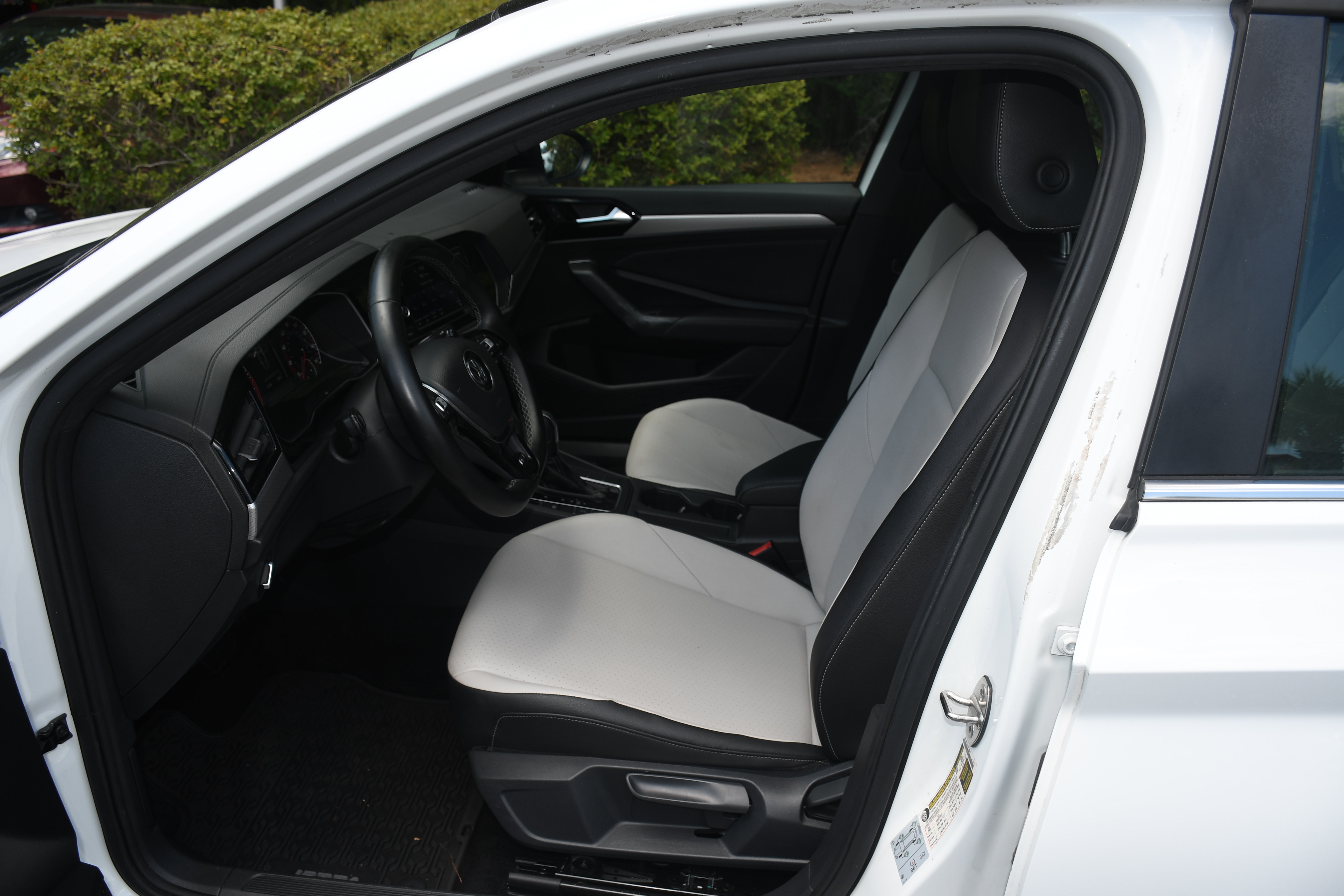 Used 2021 Volkswagen Jetta R-Line FWD image 8